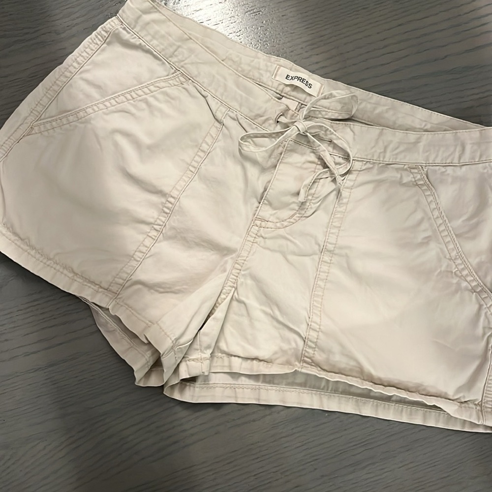 Express Shorts - Picture 7 of 7